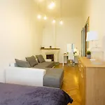 Spacious Old Town 3 Bedroom Flat