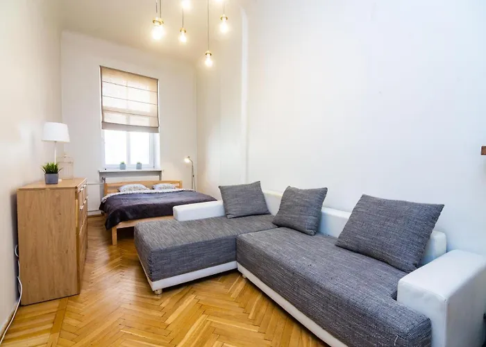 Spacious Old Town 3 Bedroom Flat